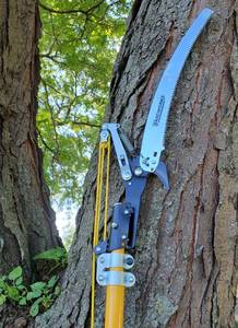lot 88 image: Yardworks Tree Trimmer