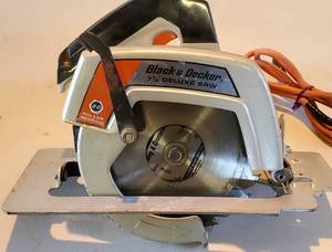 lot 141 image: Black & Deck Circular Saw