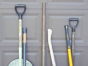 lot 146 image: Yard Tools Lot