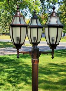 lot 16 image: Brand New 8ft Tall Yard Lamp Post