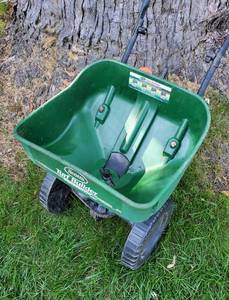 lot 114 image: Scotts Turf Builder Fertilizer  Grass Seed Spreader