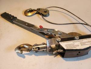 lot 129 image: Team Machanixs 2-Ton Cum Along Cable Puller