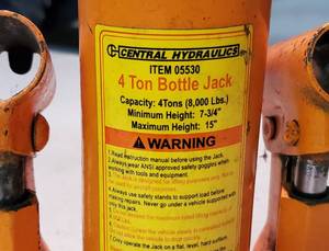 lot 102 image: (2) 4-Ton Bottle Jacks