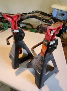 lot 111 image: (2) 2-Ton Jack Stands