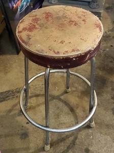 lot 32 image: Shop Stool