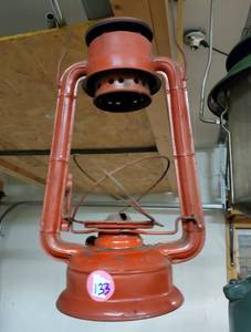 lot 133 image: (2) Kerosene Lamps