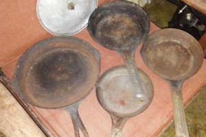 lot 15 image: (4) Vintage Frypans and (1) cover.