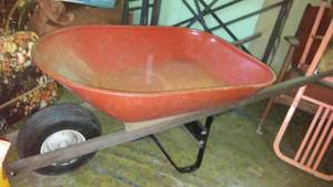 lot 20 image: Newer Wheelbarrow.
