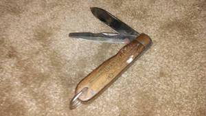 lot 91 image: A E. Fuller collapsible pocketknife.