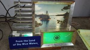 lot 122 image: Hamms Vintage light, Pictures, sign, logo 11 in. W x 8.25 H x 3 in. D.