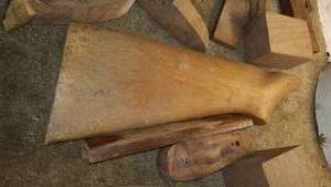 lot 128 image: Walnut gun trim and parts
