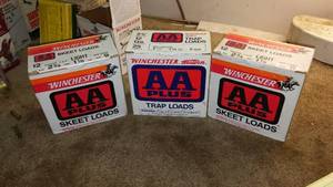 lot 185 image: Winchester 12 ga. Trap Sheet loads.