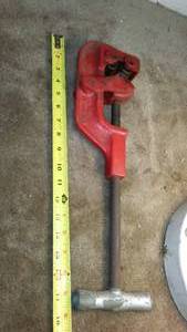 lot 460 image: Pipe clamp 18 to 2 pipe