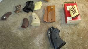 lot 466 image: Pistol handle grip accents