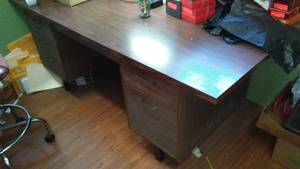 lot 280 image: HON wood laminate office desk-(72 x 36 x 29 H)