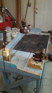 lot 395 image: Portable WORK TABLE  vise and light. (50 x 25 x 30 H)