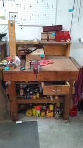 lot 406 image: Work bench with vise