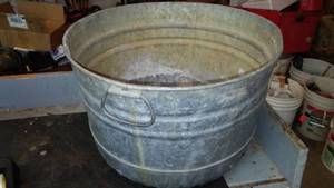 lot 422 image: Galvanized bushel basket 18 inch diameter.