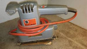 lot 480 image: Black & Decker pad sander