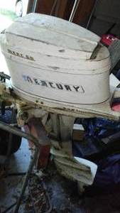 lot 505 image: Mercury Outboard 6 hp with motor stand and gas tank, pulls over.