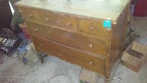 lot 514 image: Antique Dresser
