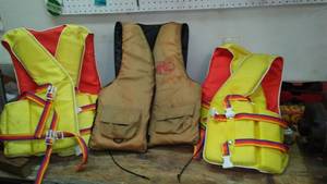 lot 539 image: Universal Life jackets (3