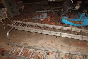 lot 606 image: Aluminum Extension Ladder 24