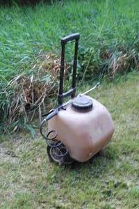 lot 617 image: Sprayer 2-wheel