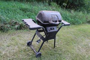 lot 619 image: Char-Broil BBQ Grill 2-burner