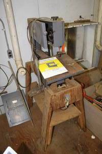 lot 653 image: Du-er B-24 24 Band Saw