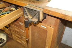lot 672 image: Wilcox Mfg Co Side-Mount Bench Vise