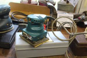 lot 701 image: Makita B04510 Finishing Sander