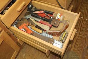 lot 712 image: Hand Tools (in 1 drawer)  with Scrapers, Pocket Knives, Pole Saw Blade, Putty Knives, Misc. Tools