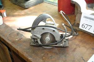 lot 715 image: Skil 504 Builders Line  4-12 Circular Saw Light Duty