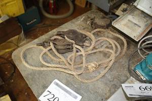 lot 720 image: Rope Pulley Hoist