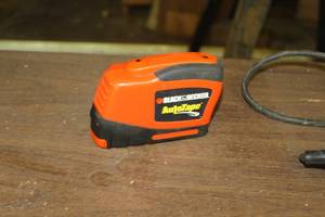lot 722 image: Black & Decker Auto Tape Tape Measure