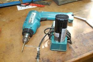 lot 728 image: Makita 60930 9.6V Cordless Drill Driver  with Batteries (x2), Fast Charger DC9100