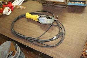 lot 737 image: Shop Trouble Light