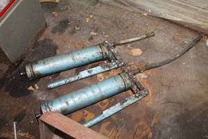 lot 741 image: Lot of (2) Grease Guns