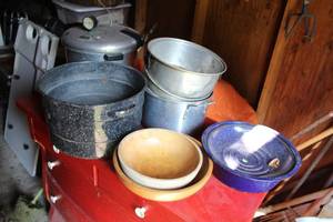 lot 752 image: Vintage Pots, Bowls, Pressure Cooker