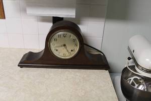 lot 782 image: The Sessions Clock Company Duet No. 2 Eight Day Wood Mantle Clock