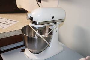 lot 785 image: Kitchen Aid Mixer  with Accessories