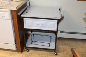 lot 787 image: Metal Tea Serving Cart 4-wheel