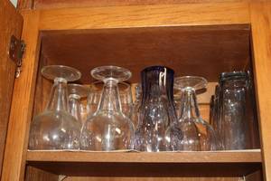 lot 803 image: Glassware (on top shelf)