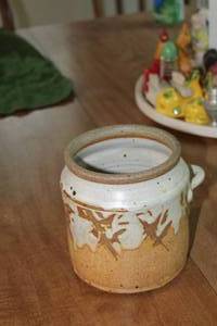 lot 812 image: Pottery Jar