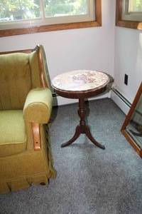 lot 813 image: Wood End Table