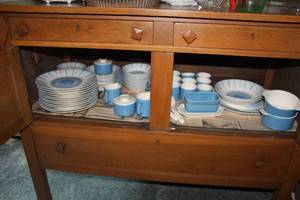 lot 825 image: Royal China Acapulco China Set
