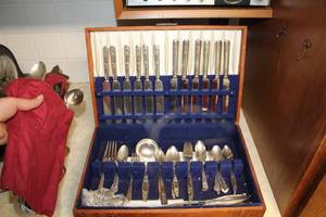 lot 819 image: Cutlery Set  with Wood Case