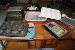 lot 822 image: Cookware  with Baking Pans, Bread Pans, Muffin Pans