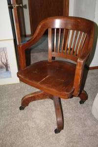 lot 837 image: Wood Rolling Desk Chair